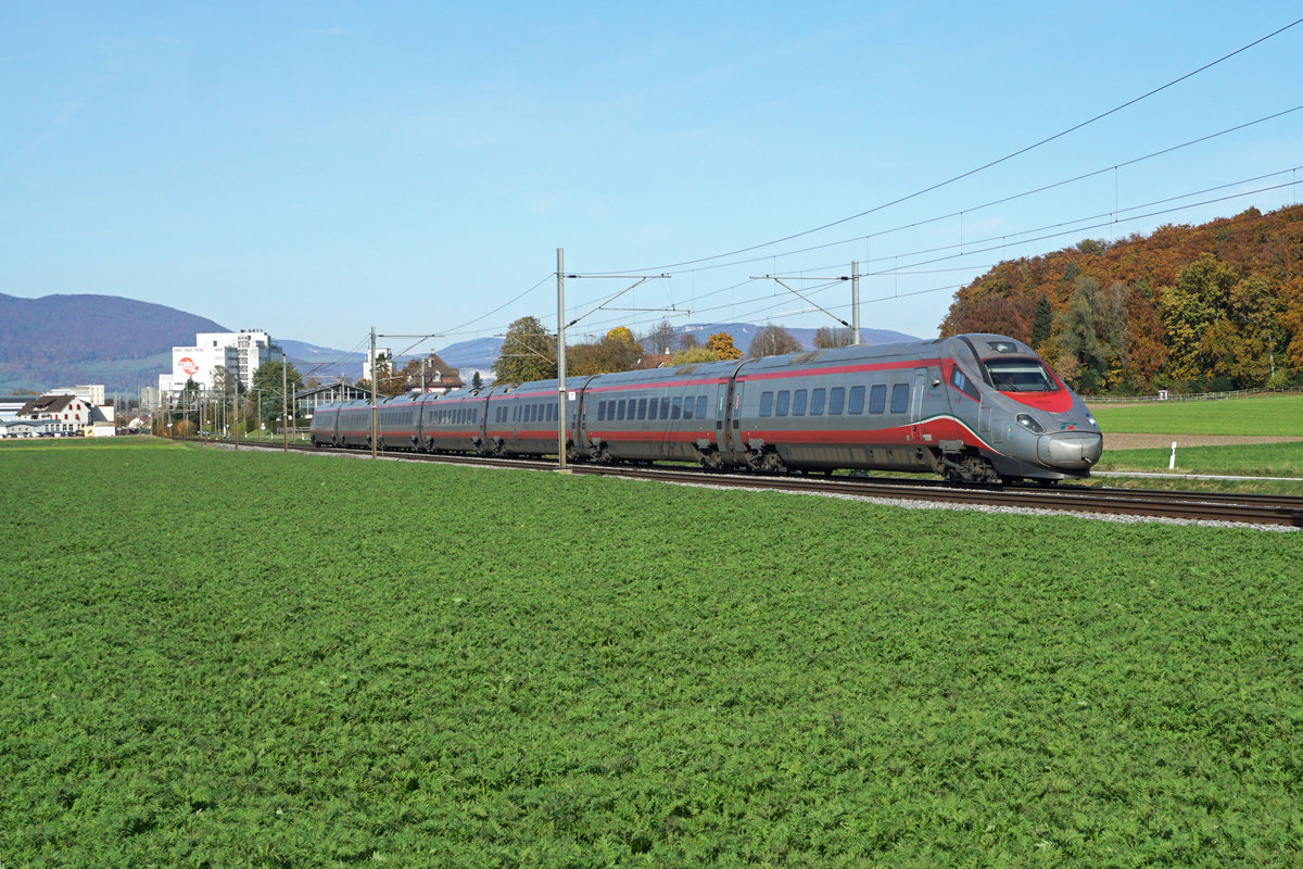 Grossverkehr vom 25. Oktober 2020 auf der alten Stammstrecke Olten-Bern infolge Unterhalts Arbeiten der Neubaustrecke Mattstetten-Rothrist-Bern (NBS).
ETR 610 der Trenitalia s.p.A. (FS) bei Herzogenbuchsee.
Foto: Walter Ruetsch 