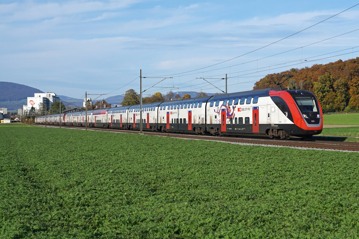 Grossverkehr vom 25. Oktober 2020 auf der alten Stammstrecke Olten-Bern infolge Unterhalts Arbeiten der Neubaustrecke Mattstetten-Rothrist-Bern (NBS).
RABDe 502 Twindexx bei Herzogenbuchsee.
Foto: Walter Ruetsch 