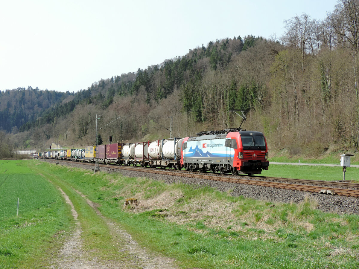 Grünholz - 13. April 2022 : SBB 193 466  Bellinzona  mit einem KLV in Richtung Norden unterwegs.