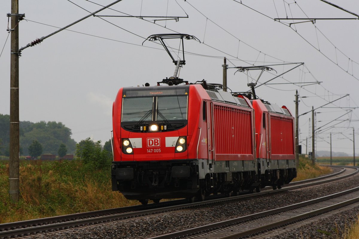 Gruß zurück! - DB bwegt 147 005 und 147 006 bei km 170,0 auf der KBS 203 am 25.09.2020 von Stralsund nach Berlin.