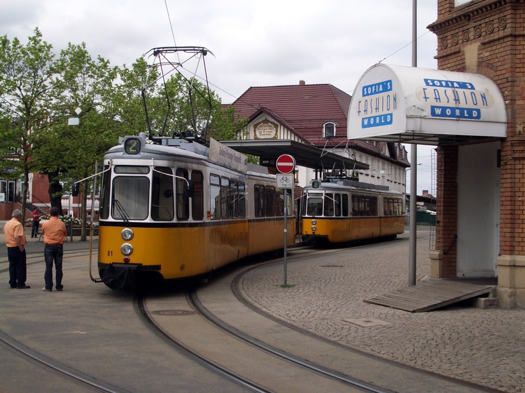 GT4 TW 80 + 81 (Ex-Stuttgart 577 + 673) am 13.06.2010 am Bahnhofsvorplatz in Nordhausen.