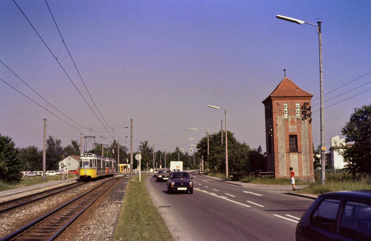 GT4 Zug der Stuttgarter Stra�enbahnlinie 15 auf seinem Weg nach Sillenbuch (n�chste Station: Kemnater Stra�e).
Datum unbekannt