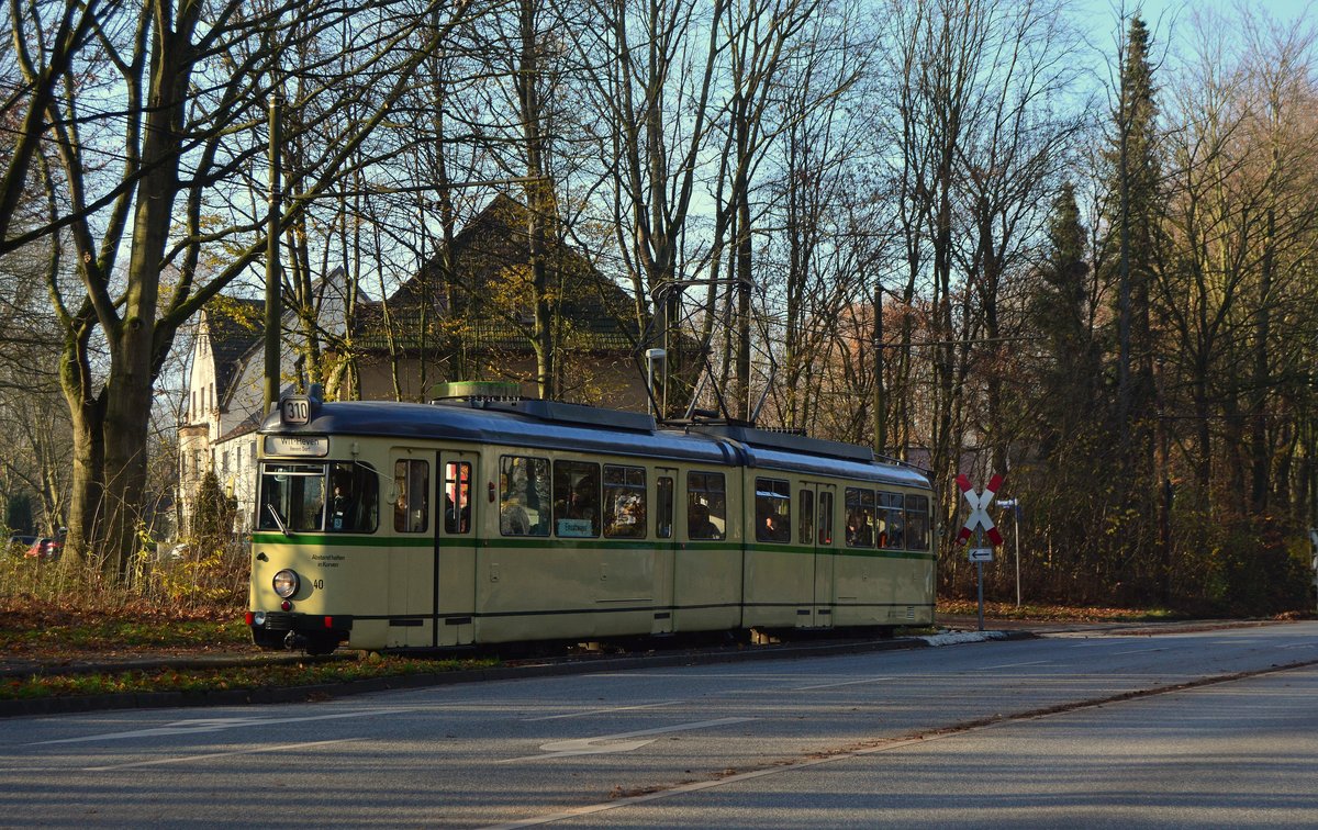 GT6 Tw40 erreicht die Haltestelle Kaltehardt und bricht in Kürze in Richtung Witten auf. Zum Fahrplanwechsel und der Stilllegung zwischen Papenholz und Bochum Unterstraße wurden restlichen 1976 und 1977 gebauten M6S Triebwagen abgestellt. Nun verkehren hier neue Vario Triebwagen des Types 6xNfGlTwZR. Zwischen Crengeldanz und Witten Heven besteht nun Inselverkehr. Der Abschnitt Crengeldanz bis Unterstraße bleibt vorerst Betriebsstrecke. 

Bochum 30.11.2019