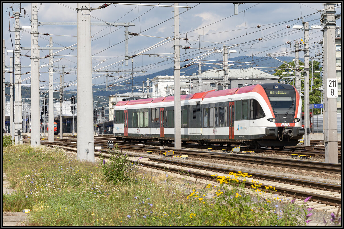 GTW 02  verlässt am 15.September 2023 Graz Hauptbahnhof in richtung Süden . 