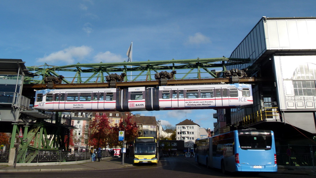 Gtw 24 fährt seit dem  07.11.2014 für 6 Monate mit neuer Werbung durchs Tal. 17.11.2014 zwischen der Endhaltestelle und der Wagenhalle in Wuppertal-Oberbarmen.