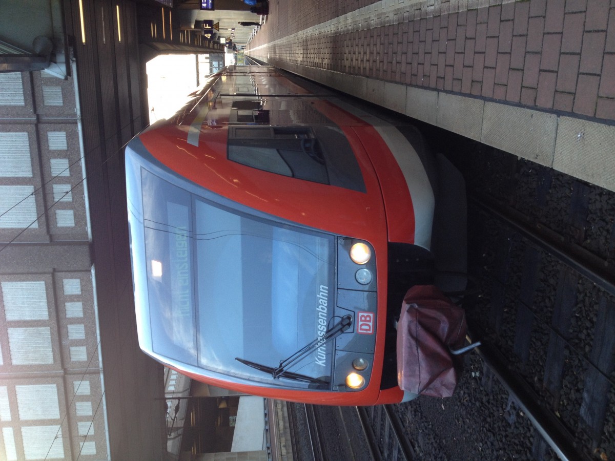 GTW der Kurhessenbahn nach  Nicht einsteigen  am 29.10.13 in Kassel Wilhelmshhe.