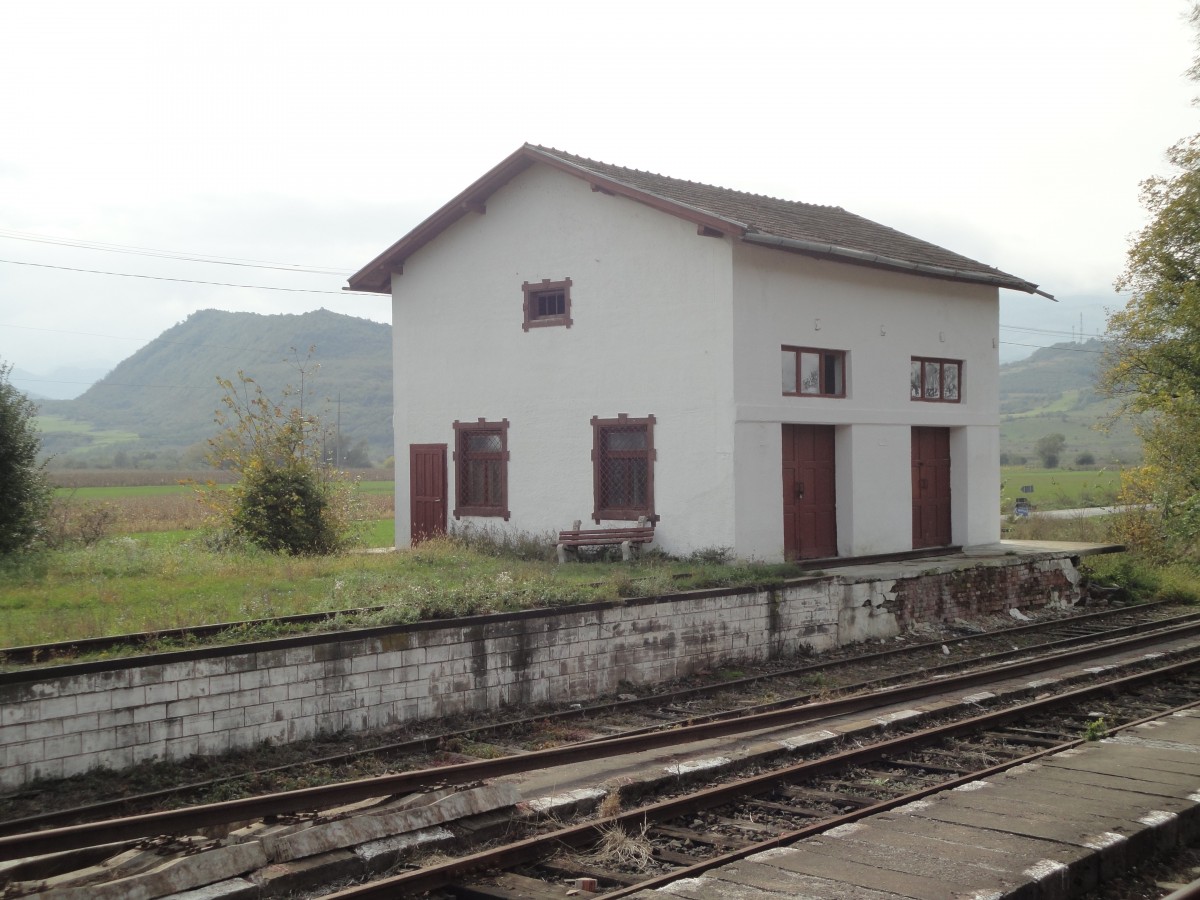 Gueterschuppen im Bahnhof Podu Olt, bei Sibiu. 10.10.2015