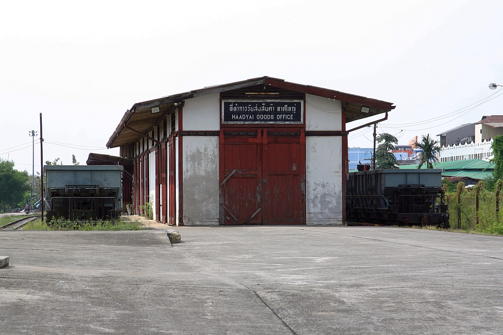 Güterschuppen in der Hat Yai Cargo Station am 15.Mai 2025.
