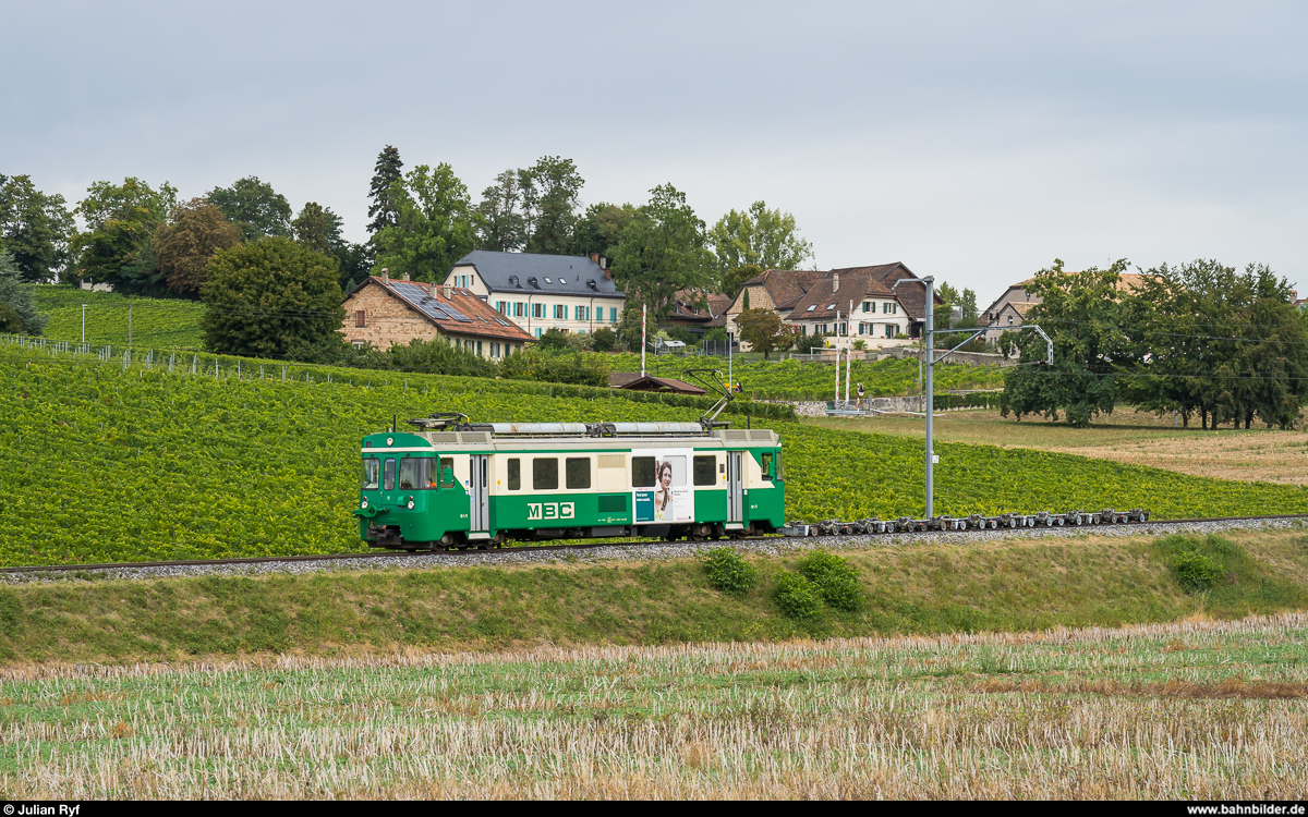 Güterverkehr bei der MBC<br>
Be 4/4 11 mit 10 Rollböcken im Schlepp am 25. August 2020 bei Vufflens-le-Château.