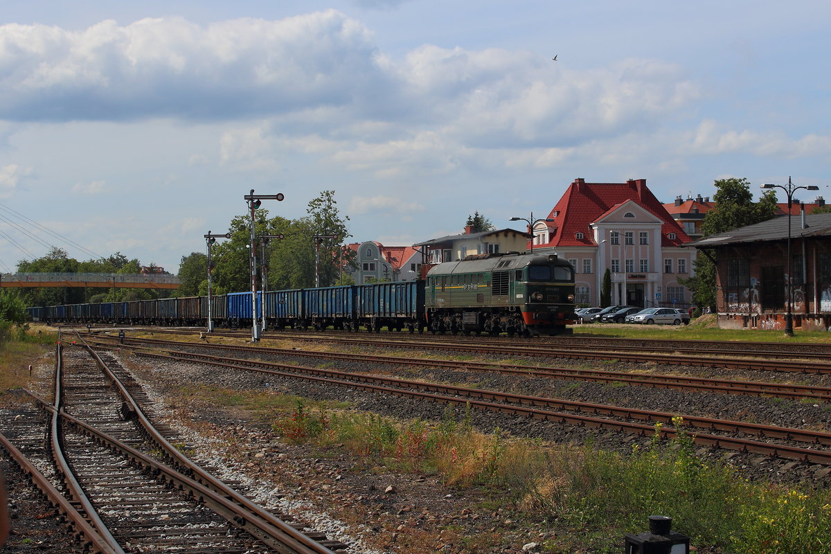 Güterzug bei der Einfahrt in den Bahnhof Gizycko mit der ST44-1103. Aufgenommen am 27.06.2017