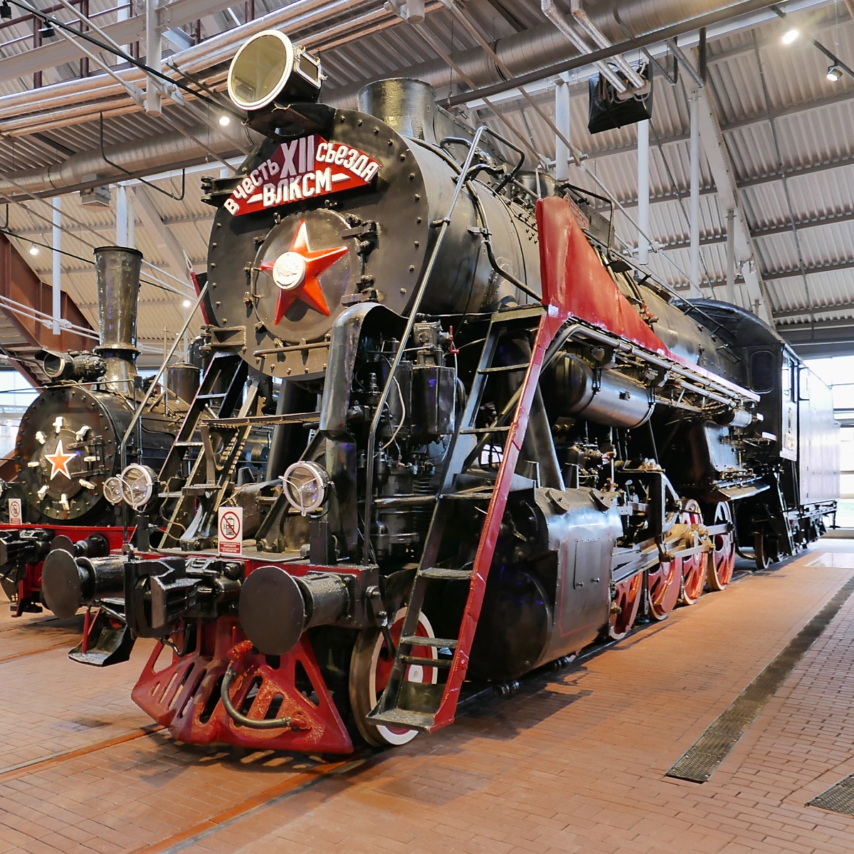 Gueterzug-Dampflok Л-2298 im Russischen Eisenbahnmuseum in St. Petersburg, 4.11.2017 