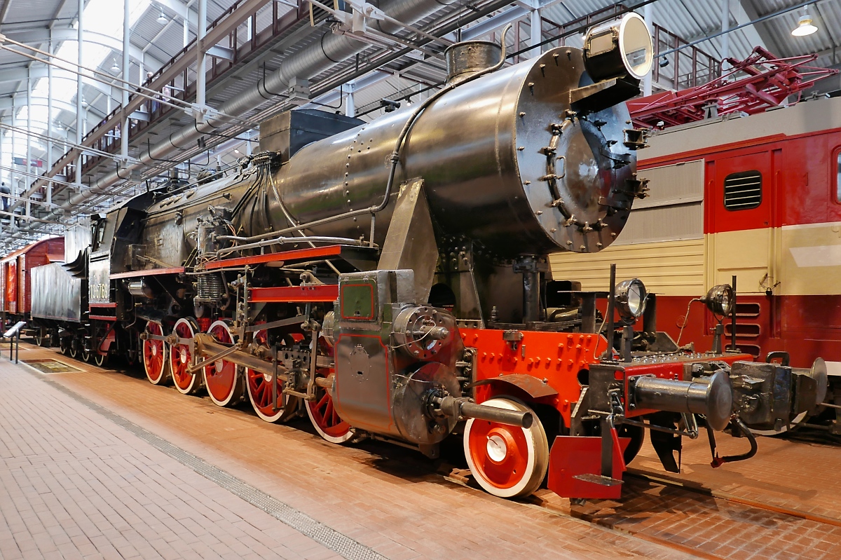 Güterzug-Dampflok TЭ 6769, Baujahr 1943, im Russischen Eisenbahnmuseum in St. Petersburg, 4.11.2017 
