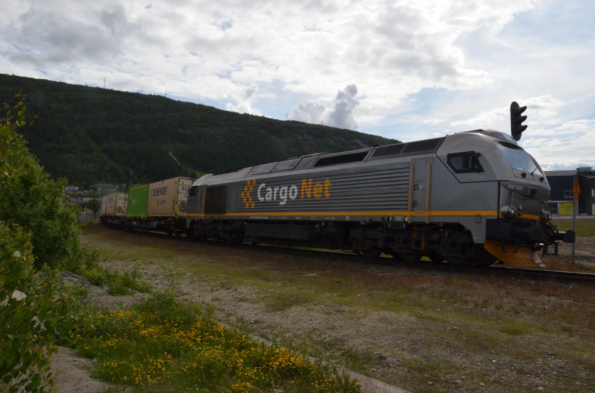 Güterzug mit Diesel-Lok  92 76 0312 001 9N- CN Fährt Richtung Bodo. Am 27.06.2014 in Mo i Rana beobachtet.
