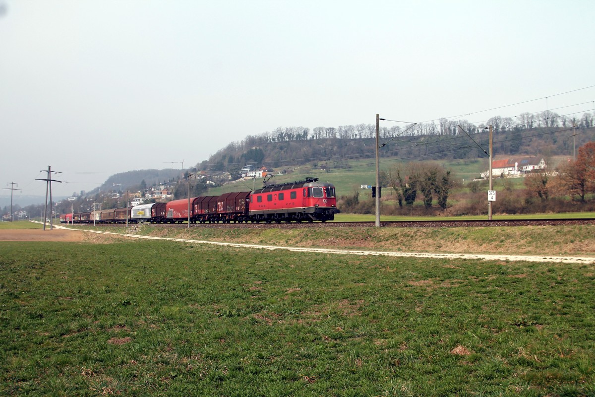 Güterzug mit Lok 11657 bei Bietingen (21.03.2015)