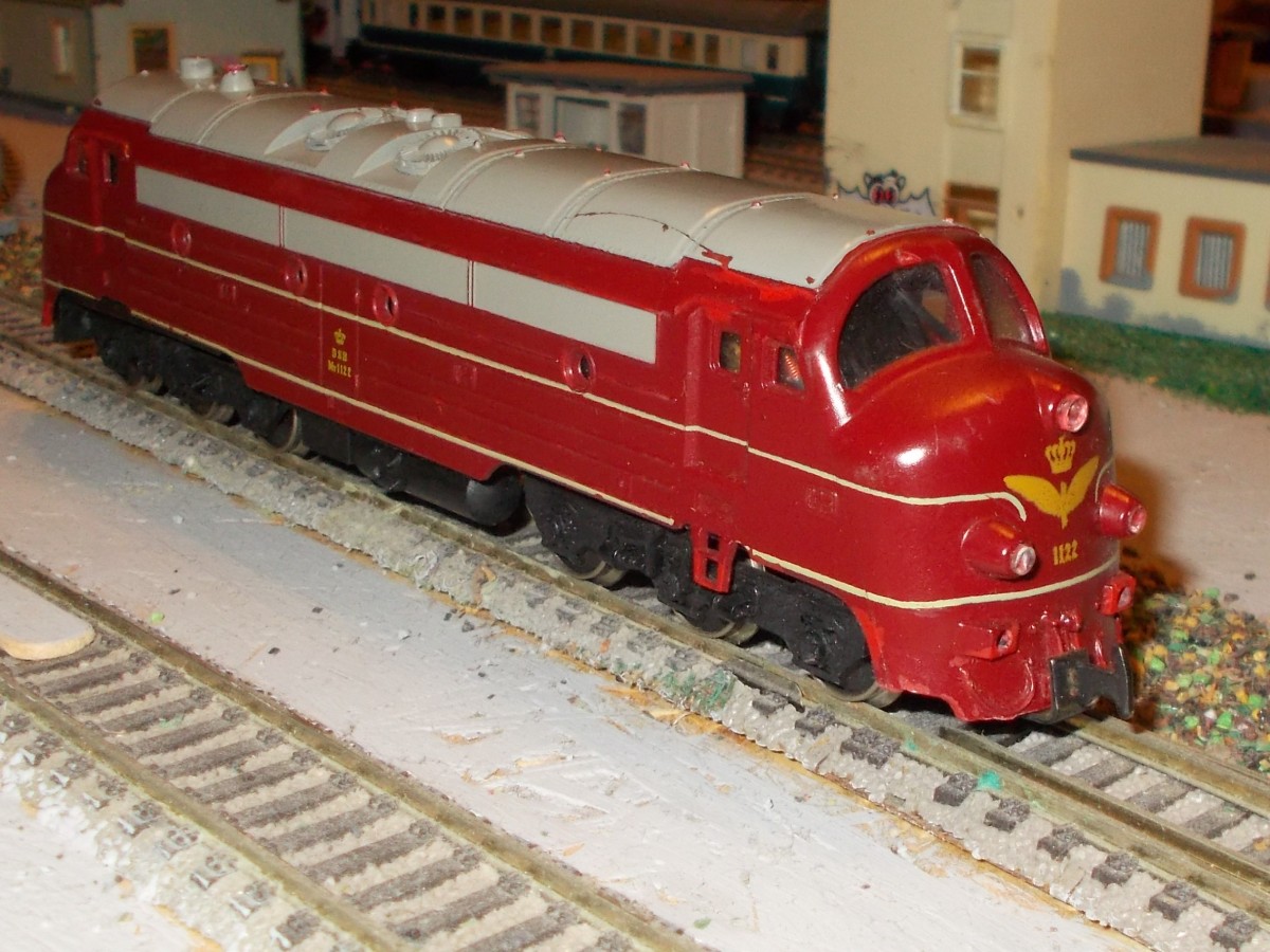 Gützold H0-Modell einer dänischen NOHAB gab es schon zu DDR-Zeiten,obwohl im Original nie eine dänische NOHAB in der damaligen DDR gefahren ist.Aufnahme vom 14.Dezember 2014.