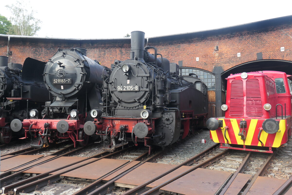 Gut, da� man sie aufgehoben hat! Die 94 2105, einzige erhaltene Lok der S�chsischen XI HT und der ehemaligen Steilstrecke bei Eibenstock, steht zum Tag der Schiene am 20.09.2026 im Bw Schwarzenberg (Erzgebirge), heute Sitz vom Verein S�chsischer Eisenbahnfreunde e. V., Schwarzenberg.