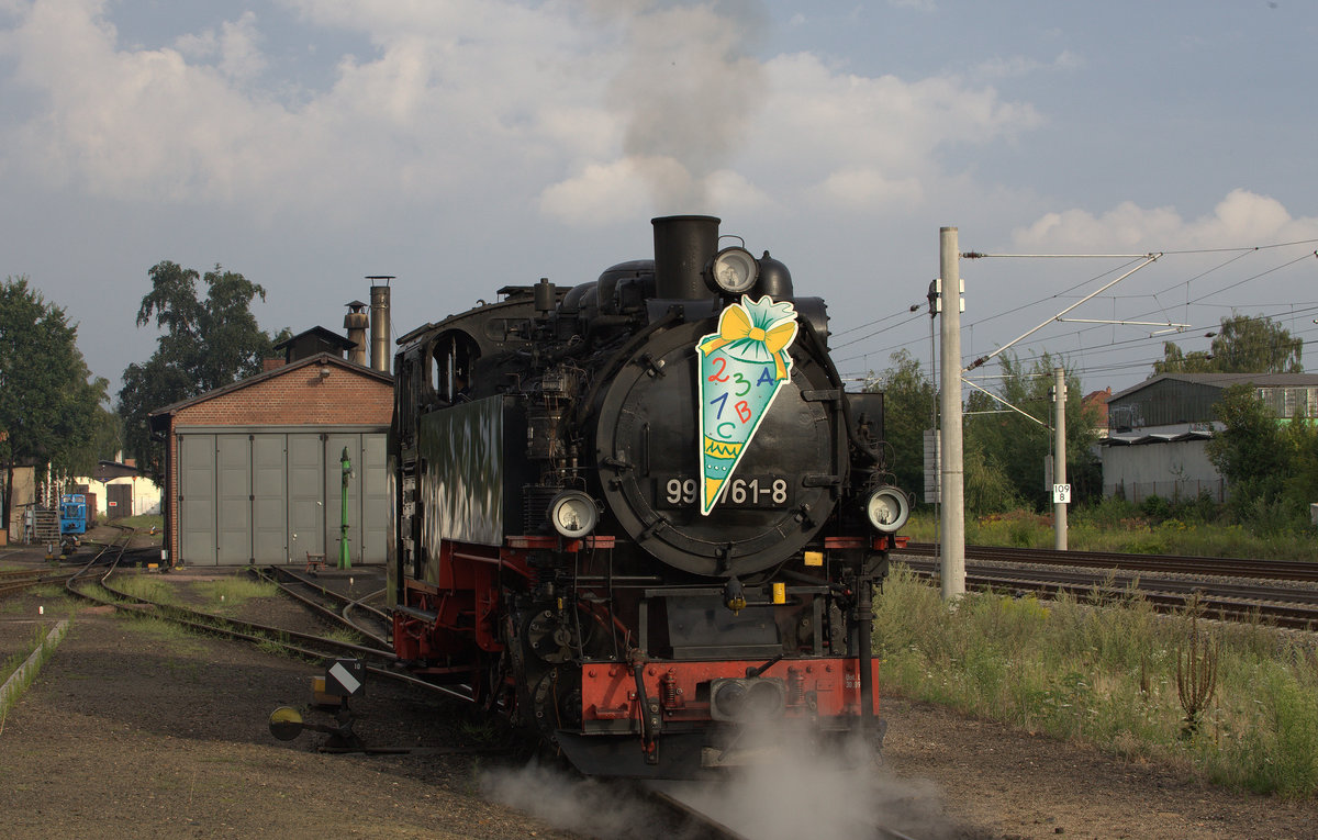 Gut gerüstet für morgen, für den Schulanfangsexpress ist hier eine Lok der Baureihe 99 in Radebeul Ost. 05.08.2016 18:28 Uhr