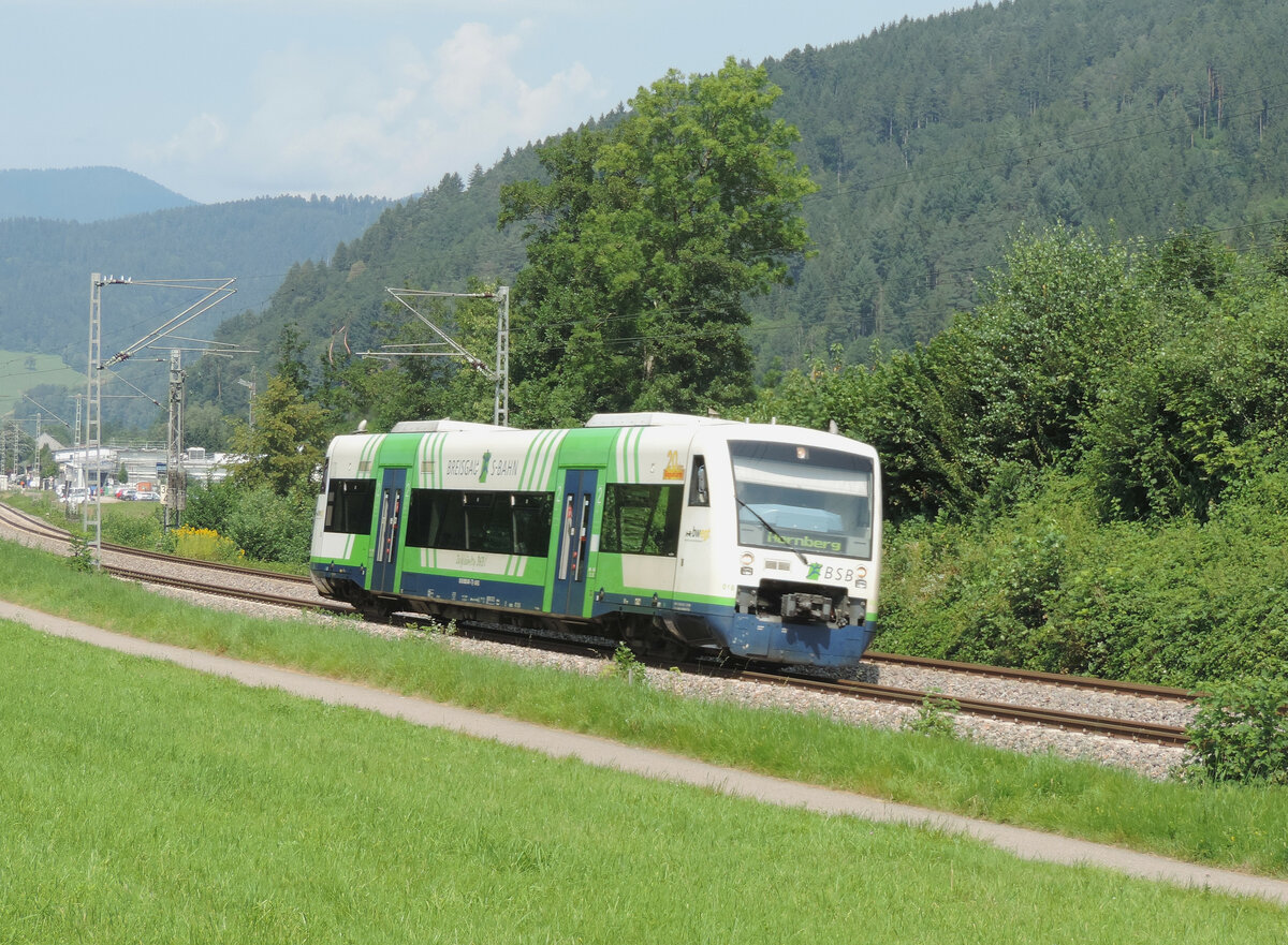 Gutach - 15. August 2021 : SWEg Triebwagen 650 450 pendelt zwischen Hausach und Hornberg. Hier Zug SWE 87523.