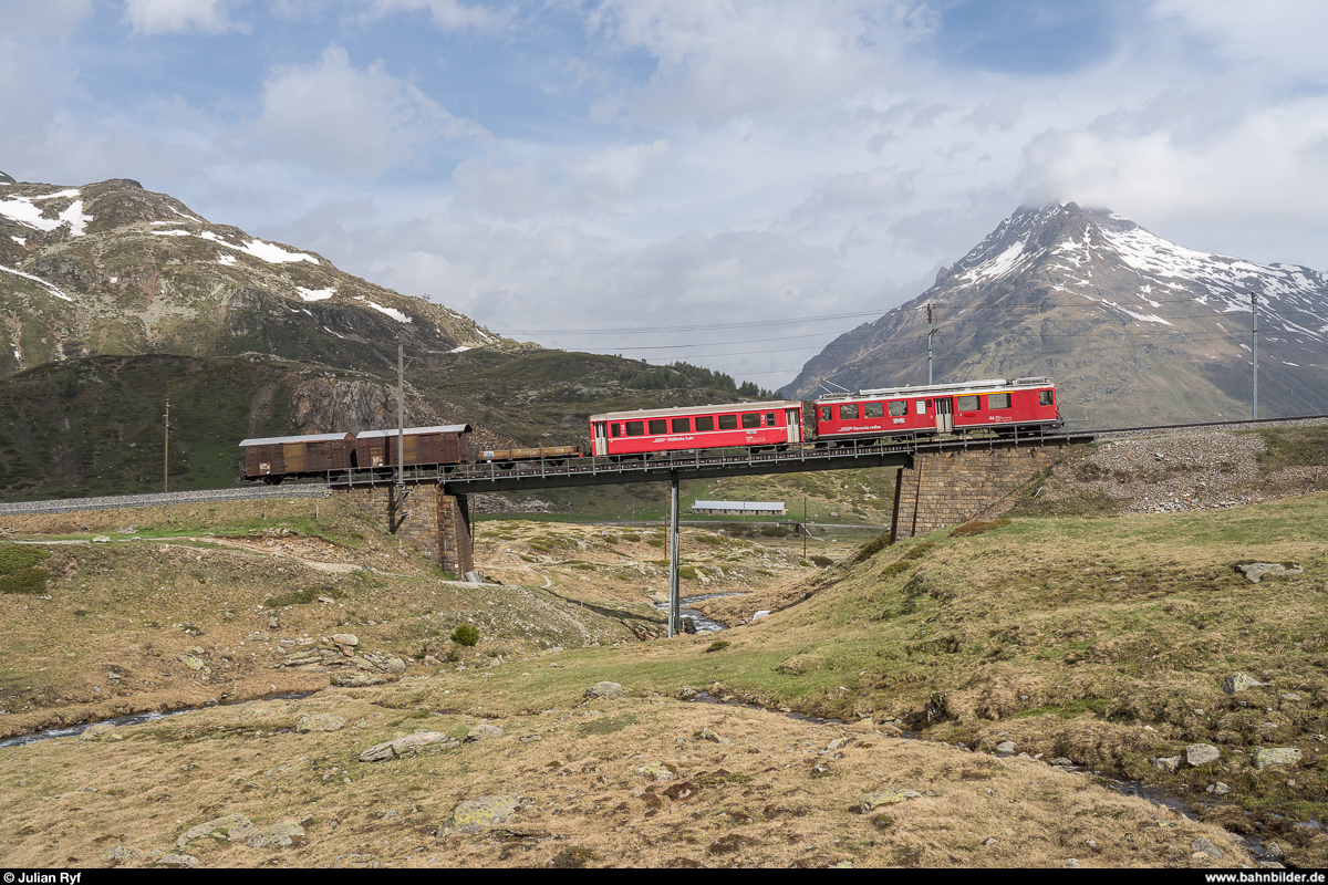 GV Club 1889 in Le Prese am 15. Juni 2019. Zu diesem Anlass wurden ab Pontresina zwei historische Extrazüge geführt. Der erste Zug bestand aus dem ABe 4/4 II 46 mit einem GmP und wurde als Fotozug mit Fotohalten auf der Strecke geführt.<br>
Auch die obere Berninabachbrücke auf der Alp Bondo ist eine klassische Berninabahn-Fotostelle.