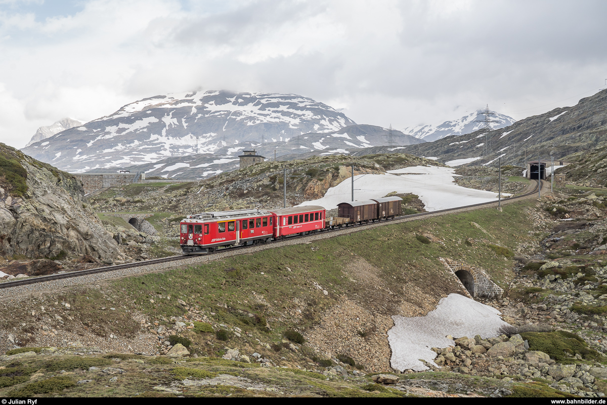 GV Club 1889 in Le Prese am 15. Juni 2019. Zu diesem Anlass wurden ab Pontresina zwei historische Extrazüge geführt. Der erste Zug bestand aus dem ABe 4/4 II 46 mit einem GmP und wurde als Fotozug mit Fotohalten auf der Strecke geführt.<br>
In der früheren Scala-Kurve.