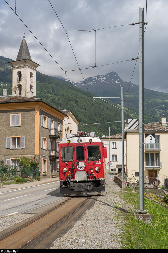GV Club 1889 in Le Prese am 15. Juni 2019. Zu diesem Anlass wurden ab Pontresina zwei historische Extrazüge geführt. Der erste Zug bestand aus dem ABe 4/4 II 46 mit einem GmP und wurde als Fotozug mit Fotohalten auf der Strecke geführt.<br>
Für die enge Ortsdurchfahrt in Sant'Antonio wechselt die Berninabahn für eine kurze Strecke auf die Strasse. Sicherungstechnisch entspricht die Stelle anders als bei den Strassenbahnabschnitten weiter südlich einfach einem ziemlich langen Bahnübergang.