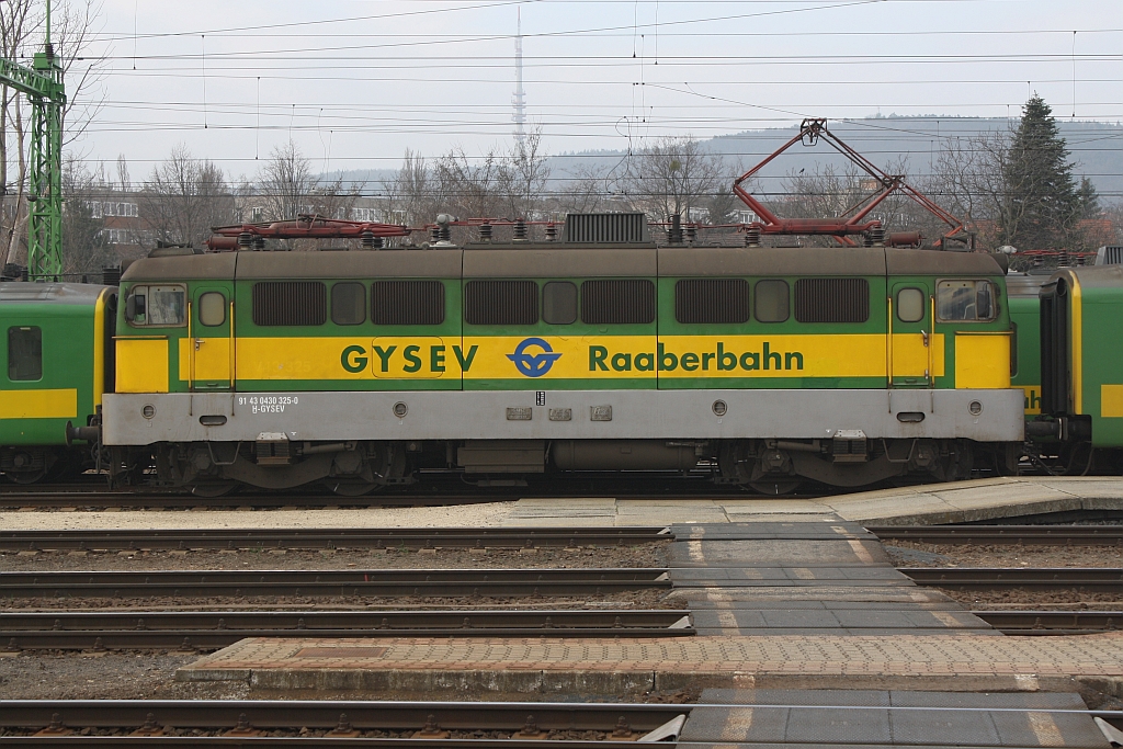 GySEV 430 325-0 am 08.Mrz 2014 im Bf. Sopron.