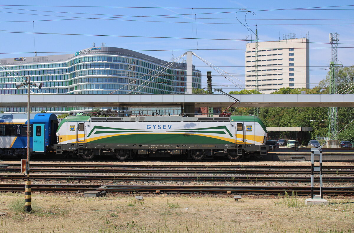 GYSEV 471 005 mit dem IC 937  Savaria  aus Szombathely, am 01.08.2026 in Budapest-Kelenf�ld.