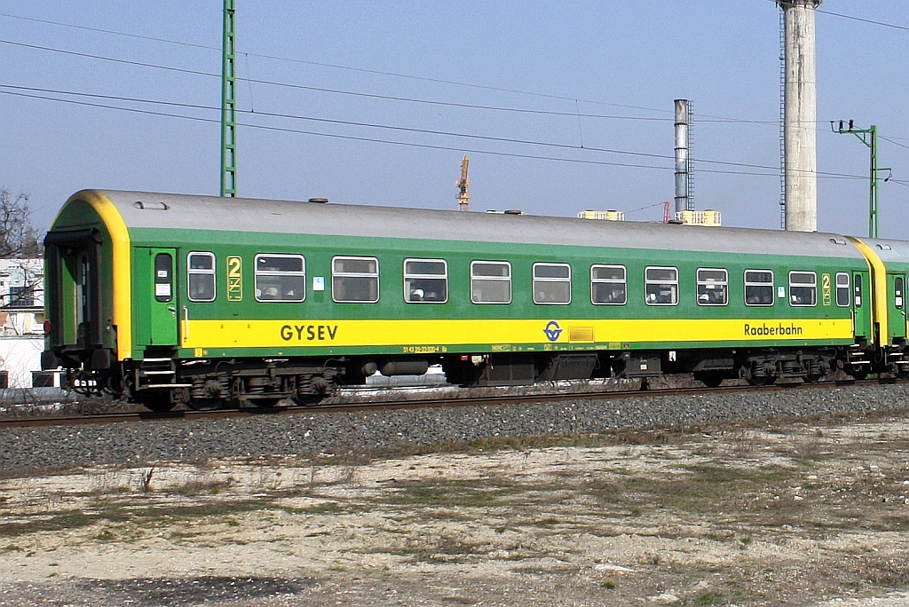 GySEV Bp 51 43 20-33 000-4 als letzter Wagen des IC 935 von Sopron nach Csorna am 08.Mrz 2014 kurz nach dem Bf. Sopron.
