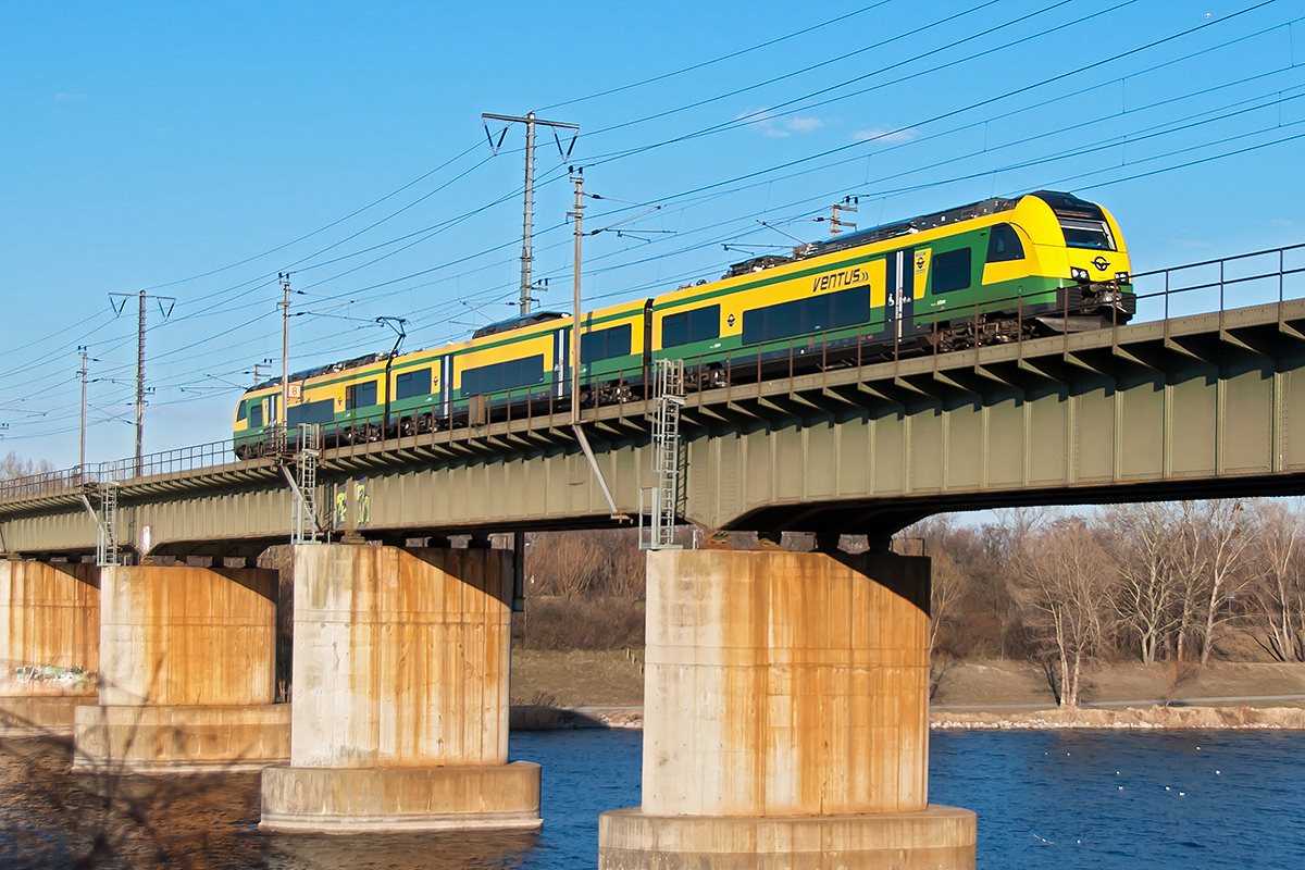 GySEV/Raaberbahn auf der Brücke über die neue Donau in Wien. Das Foto entstand am 21.03.2018.
