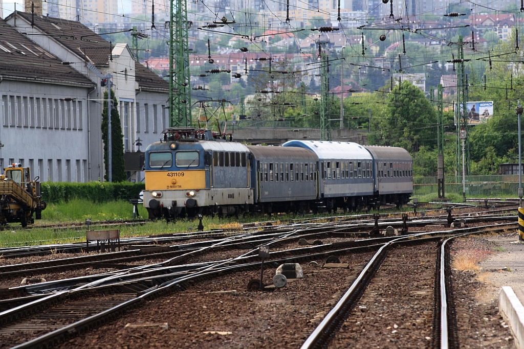 H-MAVTR 431 109 fhrt am 29.April 2014 mit dem R 5334 von Fzesabony in den Zielbahnhof Miskolc Tiszai ein.

