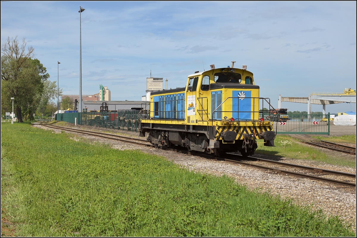 Hafenbahn Colmar/Neu Breisach. BB 2000 fährt zurück zur Remise ins Betriebsgelände. April 2019.