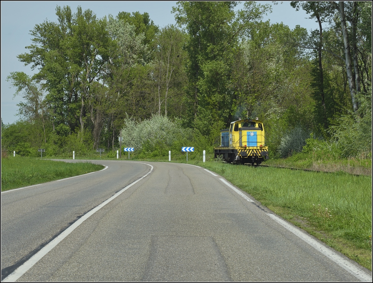 Hafenbahn Colmar/Neu Breisach. BB 2000 fährt zurück zur Remise ins Betriebsgelände. April 2019.