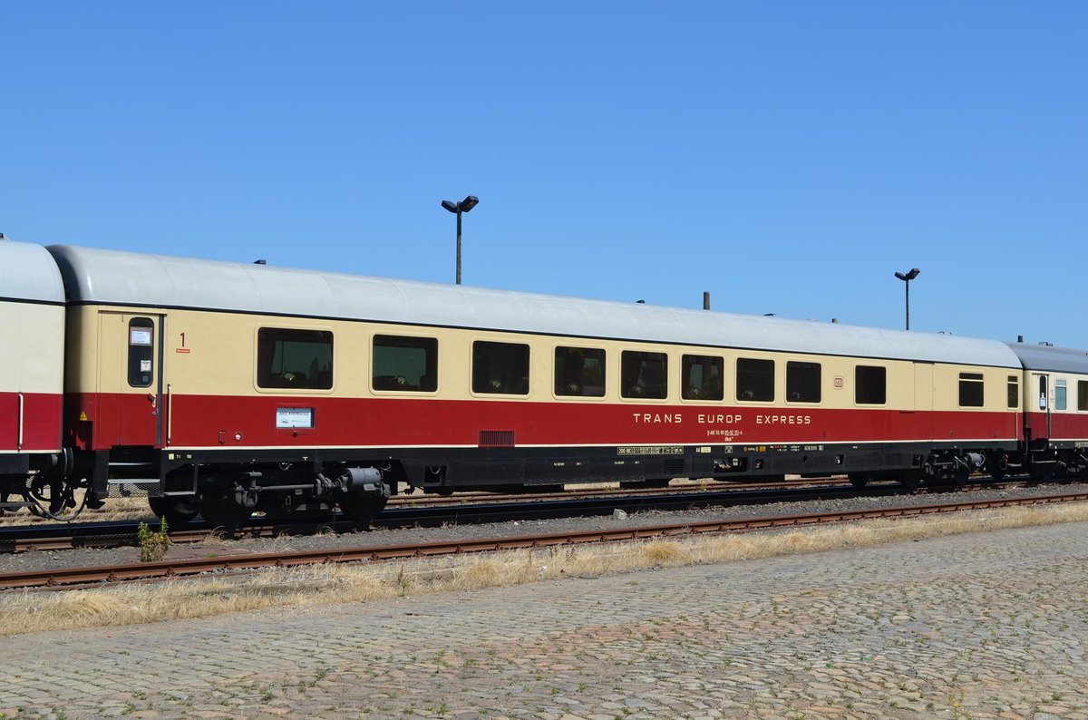 Halbspeisewagen Kakadu D-AKE 56 80 85-92 151-4 ARmh - AKE-Rheingold Eisenach - Königstein (Dresden) in der Abstellung am Bw Leipzig Hbf Süd 19.06.2017