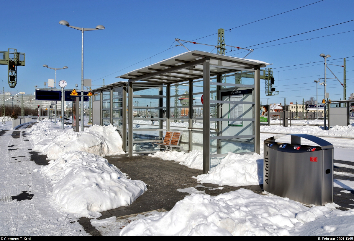 Halle(Saale)Hbf – die neuen Bahnsteige 1 und 2/3

Umgeben von Schneebergen, sind diese Wartehäuschen auf Bahnsteig 2/3 zum Zeitpunkt der Aufnahme nur eingeschränkt erreichbar.

🕓 11.2.2021 | 13:15 Uhr