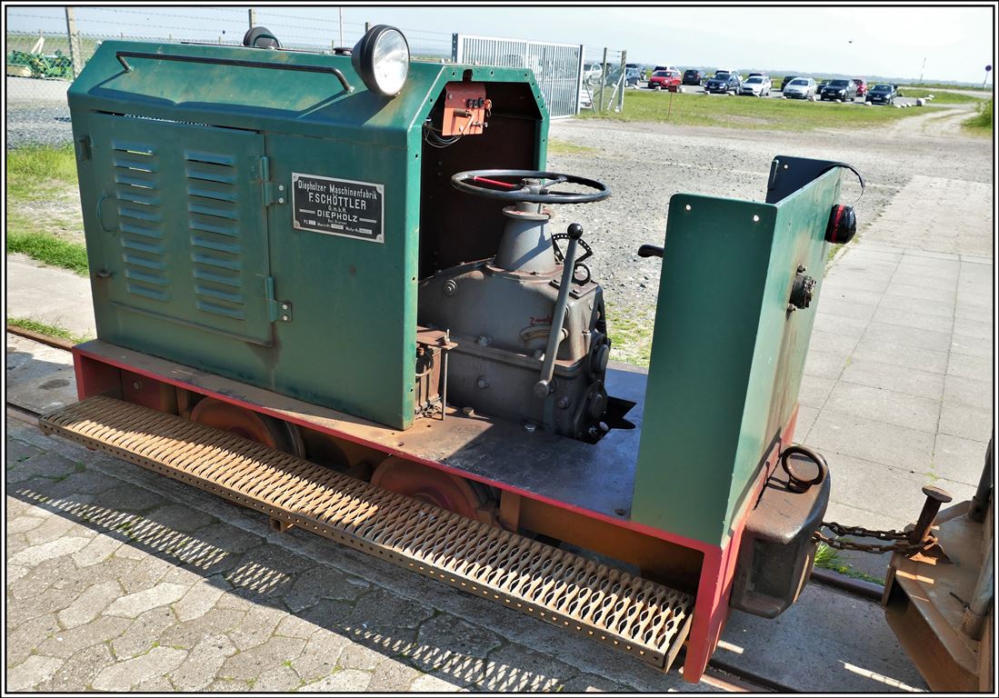 Halligbahn Lüttmoorsiel - Nordstrandischmoor. Die Diepholzer Maschinenfabrik baut diese Fahrzeuge für die Lorenbahn. (19.05.2019)