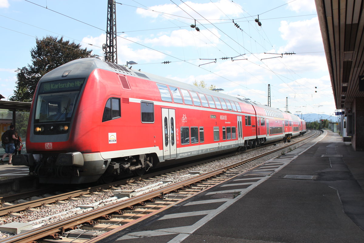 Halt einer RB nach Karlsruhe auf der südlichen Rheintalbahn in Riegel-Malterdingen am 09.09.2015.