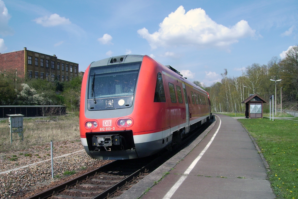 Haltepunkt Plauen (Vogtl.) West, 26.04.2008, Regioswinger 612 013-3, 15:17 Uhr. Bahnstrecke Plauen oberer Bahnhof - Weischlitz - Bad Brambach - Cheb (Eger) (KBS 544).