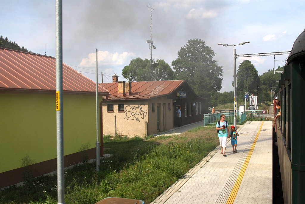 Haltestelle Lansperk, aufgenommen vom ausfahrenden Os 20016 (Hanusovice - Ceska Trebova) am 21.Juli 2018.