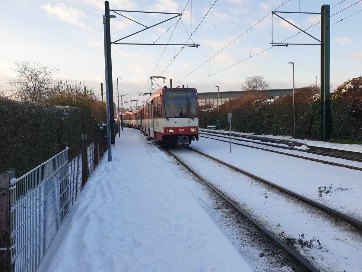 Haltestelle: Rheinstraße, Krefeld
Datum: 09.02.2021
Fahrzeugtyp: B80 4234 
Linie U76 Düsseldorf Hbf
