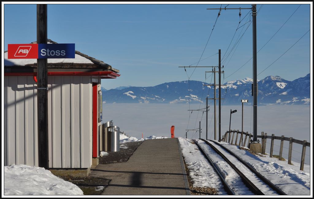 Haltestelle Stoss mit Blickrichtung Vorarlberg und Rheintal. (05.12.2013)