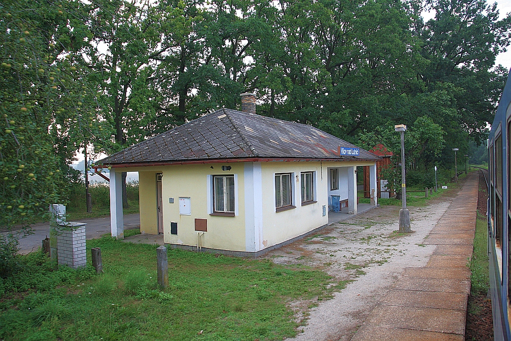 Haltestelle Vlkov nad Luznice am Morgen des 05.August 2018. 