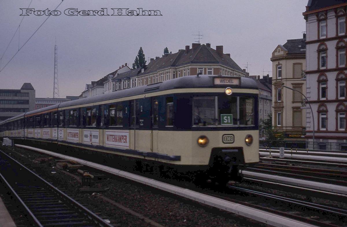 Hamburg Altona am 8.6.1988 um 18.02: 471464 als S 1 nach Wedel