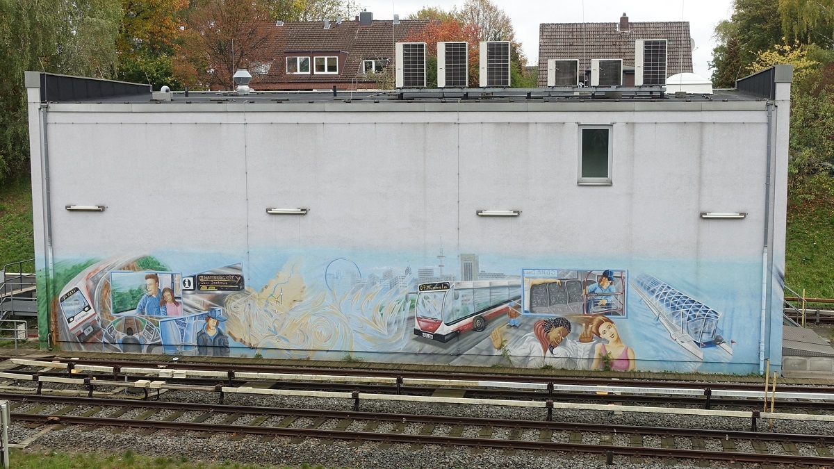 Hamburg am 25.10.2019: U-Billstedt, offizielles Graffiti an einem Betriebsgebäude /