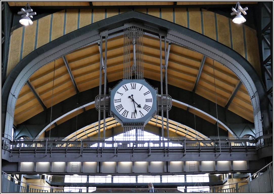 Hamburg Hbf Bahnhofsuhr. (25.05.2019)