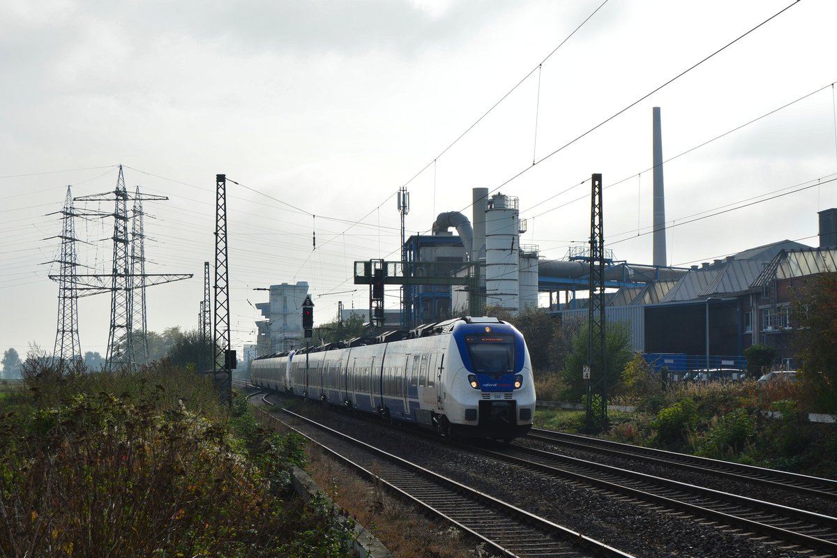 Hamster auf Abwegen. Am 19.10.2018 büchsten 2 NX Hamster von ihrer Stammstrecke aus und wurden ab Köln über Grevenbroich und Mönchengladbach geleitet. Grund der Umleitung waren Personen im Gleis. Schon lange habe ich gehofft den RE7 auf meiner Hausstrecke erlegen zu können und am 19.10.2018 klappte es endlich.

Grevenbroich Erftwerk 19.10.2018