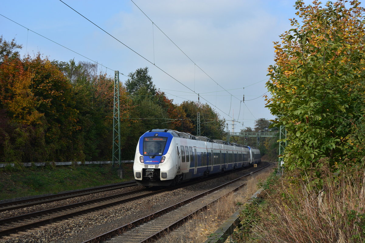 Hamster auf Abwegen. Am 19.10.2018 büchsten 2 NX Hamster von ihrer Stammstrecke aus und wurden ab Köln über Grevenbroich und Mönchengladbach geleitet. Grund der Umleitung waren Personen im Gleis. Schon lange habe ich gehofft den RE7 auf meiner Hausstrecke erlegen zu können und am 19.10.2018 klappte es endlich. 

Grevenbroich Erftwerk 19.10.2018