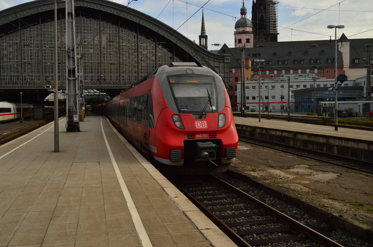 Hamster kommt in den Käfig. 
Zu mindest so ähnlich sah es aus, als ich den Nachschuß auf den RSX 442 302
am zweiten September 2016 gemacht hatte. 
