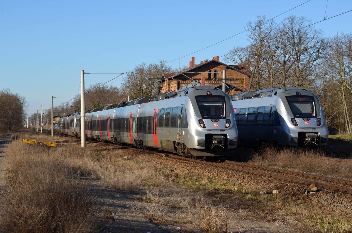 Hamster-Treffen in Raguhn. Am 21.02.21 hat 1442 305 den Haltepunkt in Richtung Dessau bereits verlassen als 1442 301 ihn in Fahrtrichtung Leipzig erreichte.