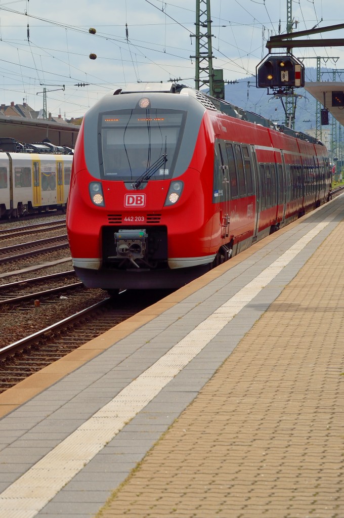 Hamsterbacke 442 203 fhrt hier gerade nach Trier ab aus Koblenz Hbf. 21.9.2013