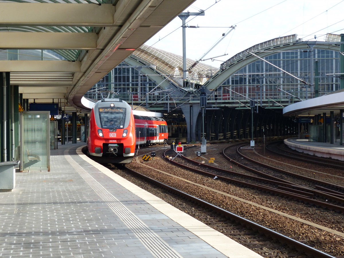  Hamsterbacke  442 828 nach Berlin Friedrichstrasse am 19.10.2013 im Berliner Ostbahnhof.